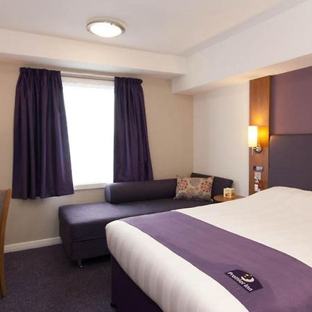 Premier Inn Dundee West Exteriör bild