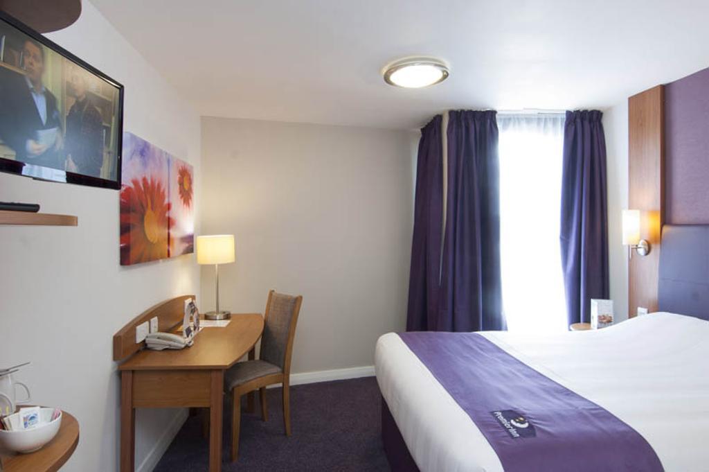 Premier Inn Dundee West Rum bild