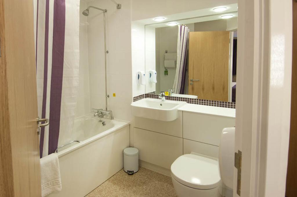 Premier Inn Dundee West Rum bild