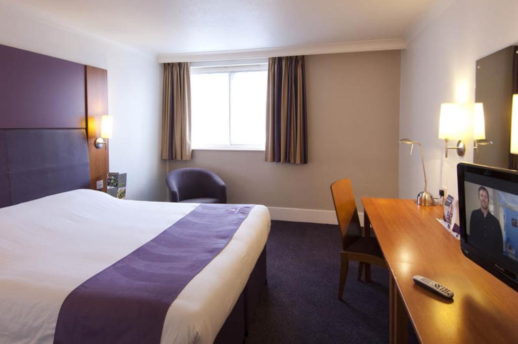 Premier Inn Dundee West Rum bild