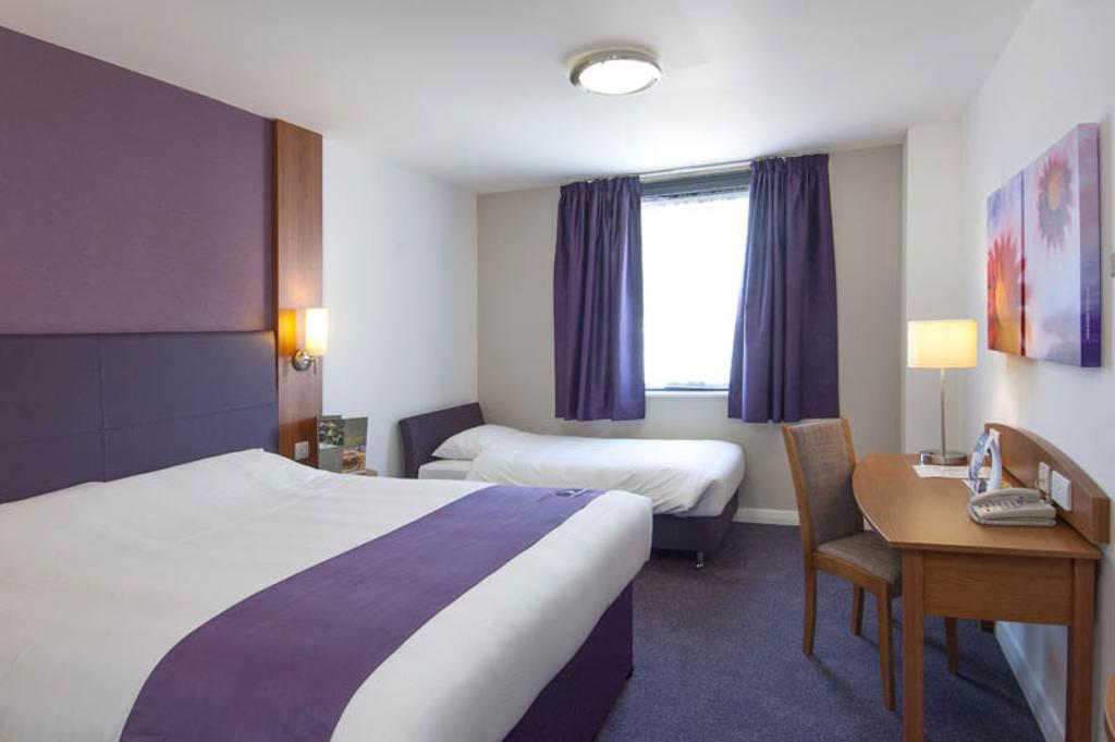 Premier Inn Dundee West Rum bild