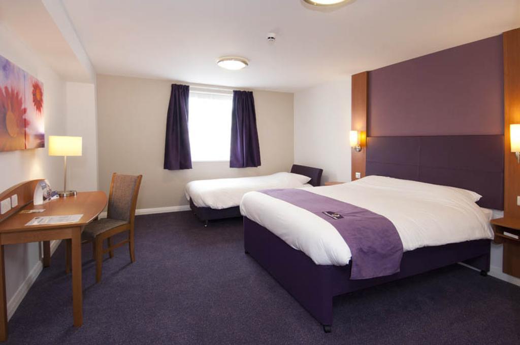 Premier Inn Dundee West Rum bild
