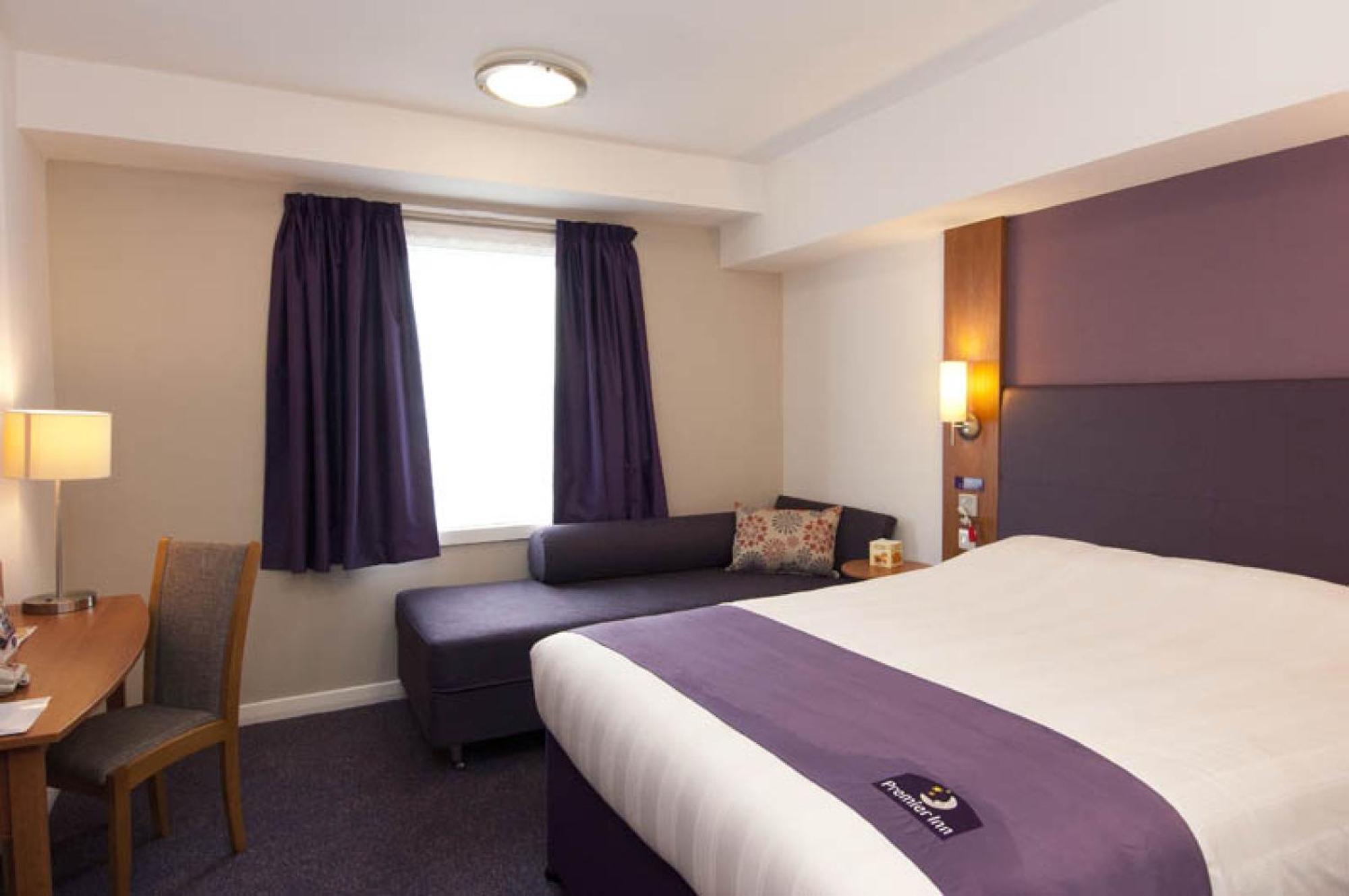 Premier Inn Dundee West Exteriör bild