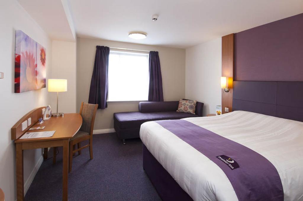 Premier Inn Dundee West Rum bild