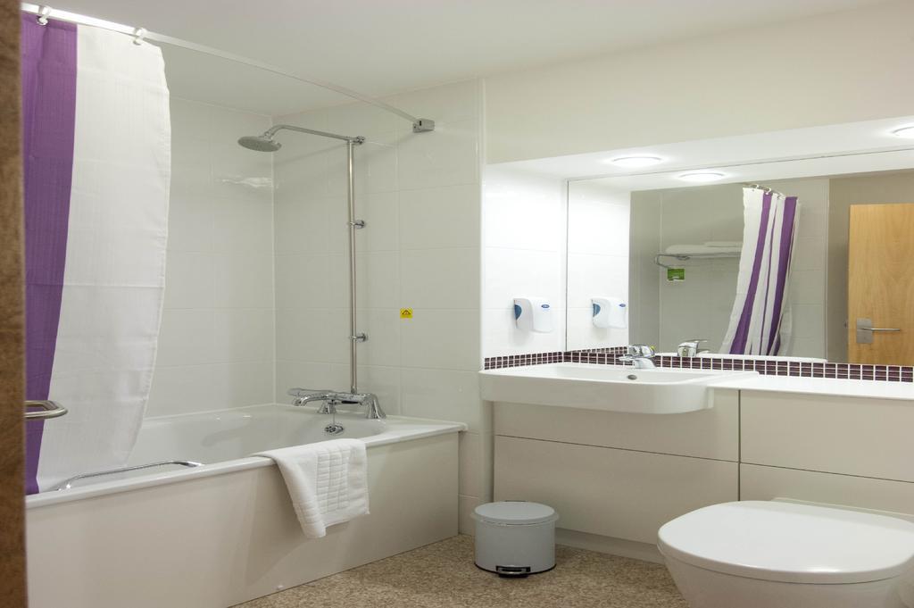 Premier Inn Dundee West Exteriör bild