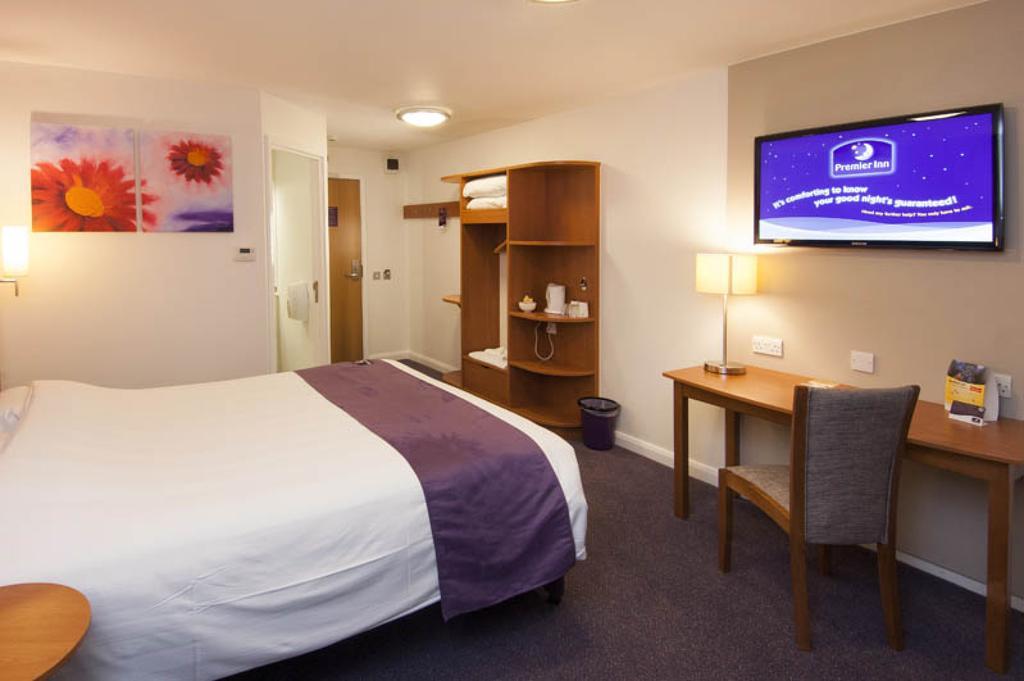 Premier Inn Dundee West Exteriör bild