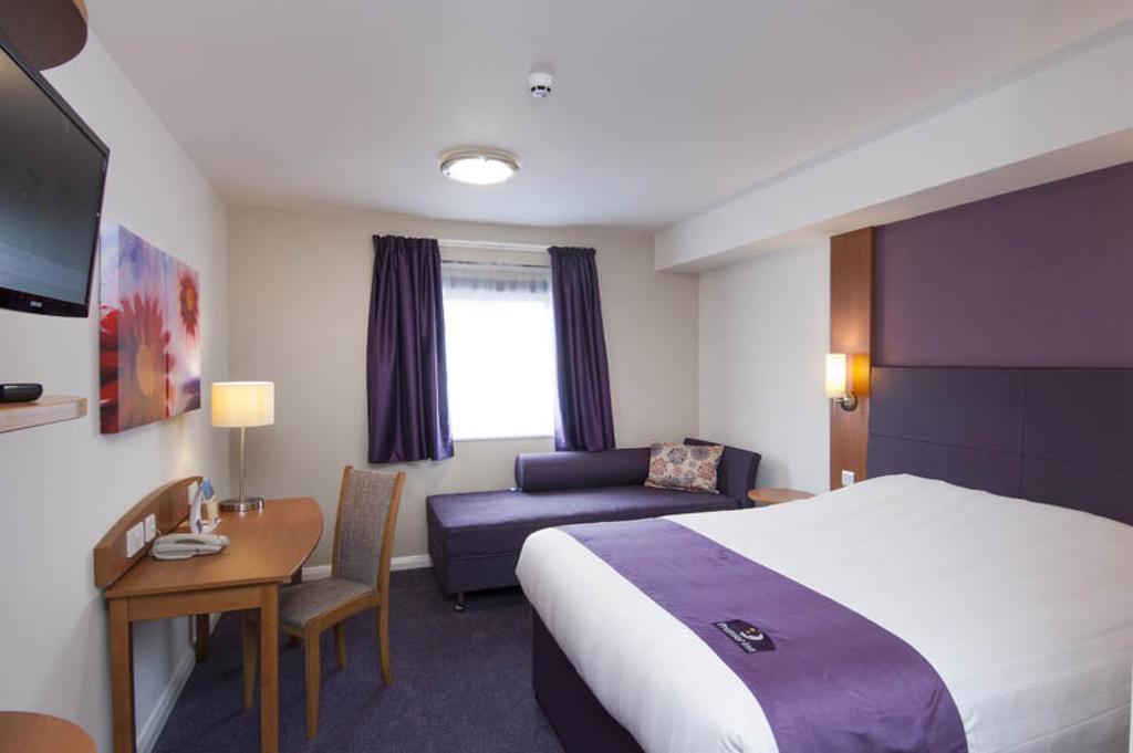 Premier Inn Dundee West Exteriör bild