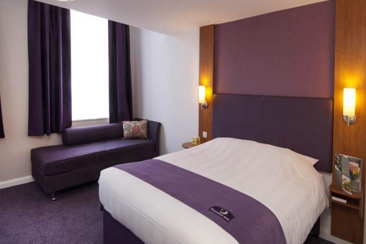 Premier Inn Dundee West Exteriör bild