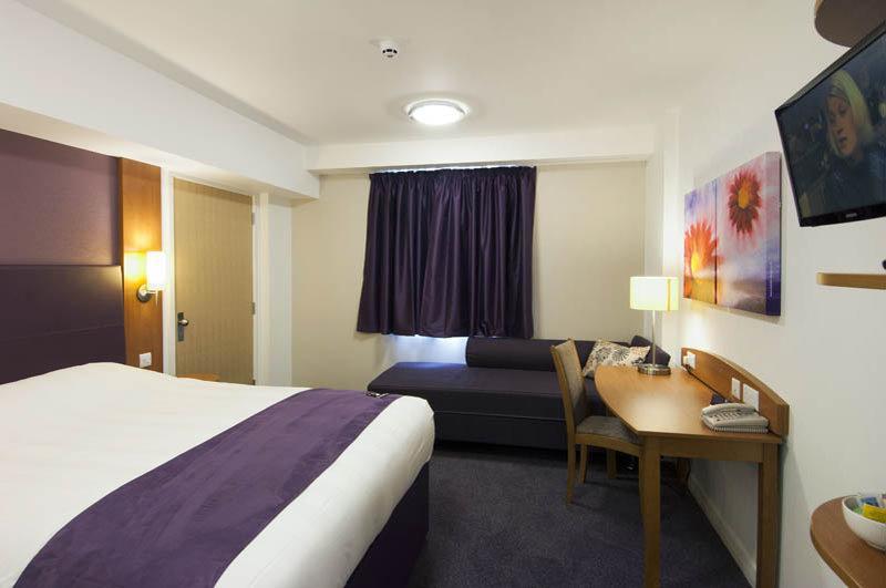 Premier Inn Dundee West Exteriör bild